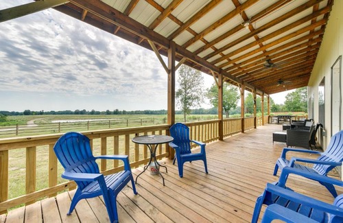 Golden Casa | Pet-Friendly Eagletown Home about 3 Mi to Kayaking!