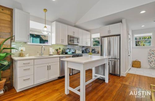 East Cesar Chavez Casa | Pet Friendly East Cesar Chavez Home Near Downtown