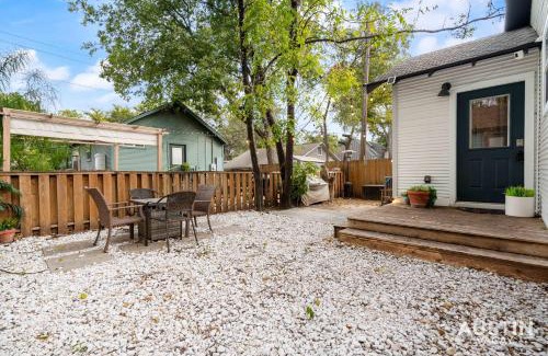 East Cesar Chavez Casa | Pet Friendly East Cesar Chavez Home Near Downtown