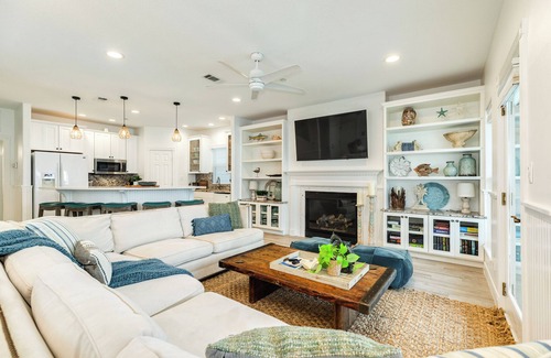 Beachside Village Casa | Pet Friendly, Easy Walk to Beach, Game Room, Beach Toys, Gorgeous Community