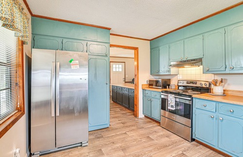 Etta Casa | Pet-Friendly Ecru Home: Patio & Yard, Near Hiking