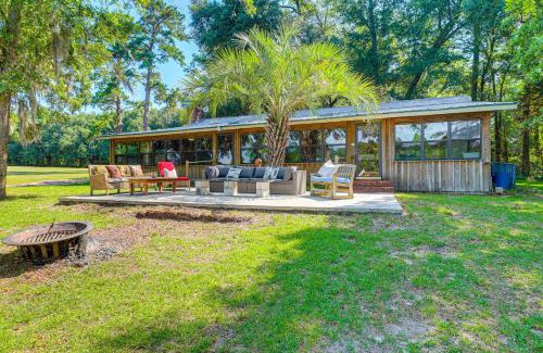 Ruffin Casa | Pet-Friendly Ehrhardt Home with Private Pond and Yard!