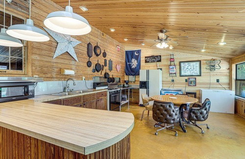 Ruffin Casa | Pet-Friendly Ehrhardt Home w/ Private Pond & Yard!
