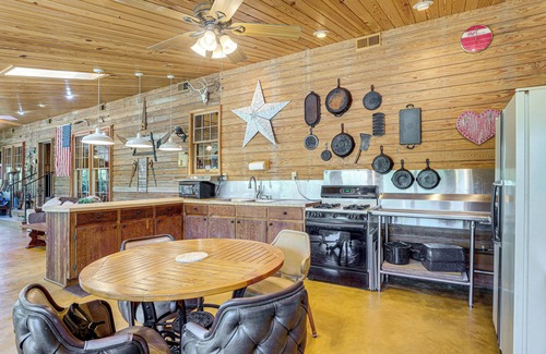 Ruffin Casa | Pet-Friendly Ehrhardt Home w/ Private Pond & Yard!