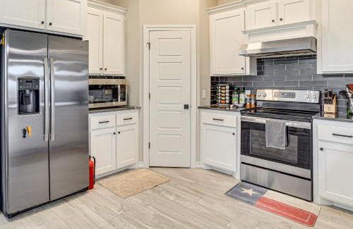 Elgin Casa | Pet-Friendly Elgin Retreat with Patio, Grill and Yard!