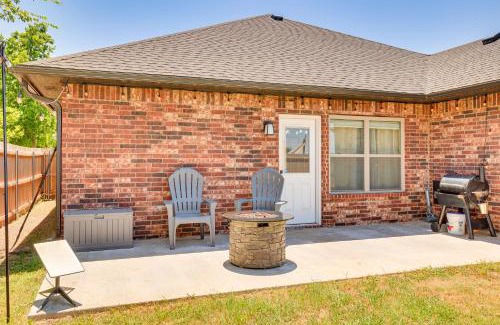 Elgin Casa | Pet-Friendly Elgin Retreat with Patio, Grill and Yard!