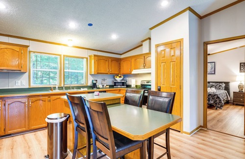 Charlestown Casa | Pet-Friendly Emerald Lake Retreat in Charlestown!