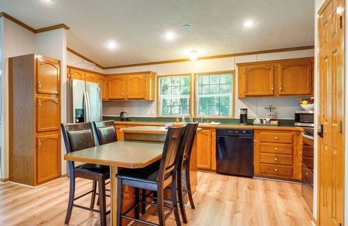 Charlestown Casa | Pet-Friendly Emerald Lake Retreat in Charlestown!