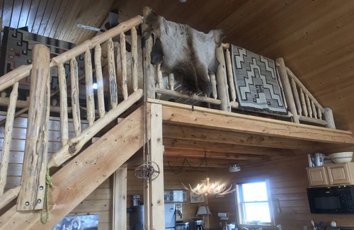 Livingston Cabina | Se admiten mascotas en Emigrant Peak Cabin, a 5 minutos de Chico Hot Springs.