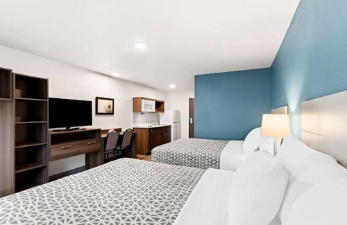 Dupont Hotel | Pet-Friendly Extended Stay Near Downtown Denver, Wildlife Refuge, and Stadiums