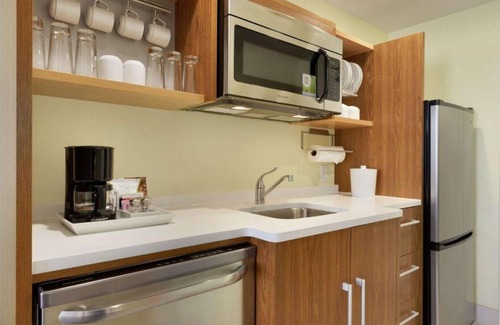Roseville Casa | Pet-friendly, extended-stay