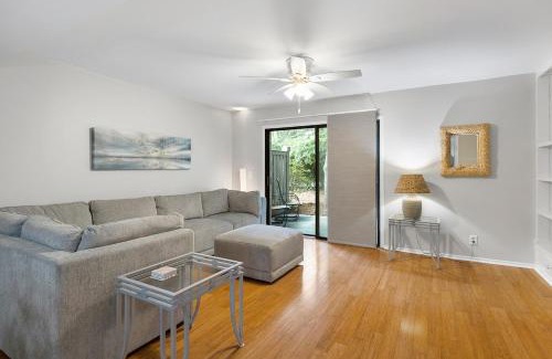 Folly Field Casa | Pet Friendly Folly Field Beach Stones Throw Villa 3 bed 2 & one half bath