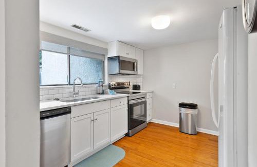 Folly Field Casa | Pet Friendly Folly Field Beach Stones Throw Villa 3 bed 2 & one half bath