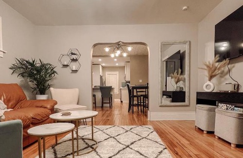 Royal Oak Casa | Pet friendly, fenced yard - King bed Bungalow in Royal Oak Michigan
