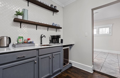 Old Northside Casa | Pet Friendly, Fire Pit, Corn-hole | Indy Heritage House