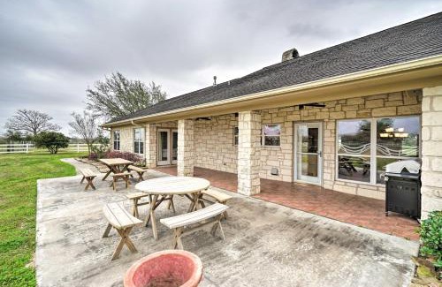 Waelder Casa | Pet-Friendly Flatonia House with Patio and Gazebo!