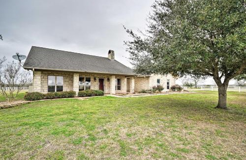 Waelder Casa | Pet-Friendly Flatonia House with Patio and Gazebo!