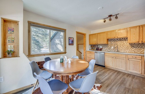 Florissant Cabina | Pet-Friendly Florissant Cabin w/ Fire Pit!