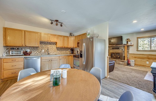 Florissant Cabina | Pet-Friendly Florissant Cabin w/ Fire Pit!