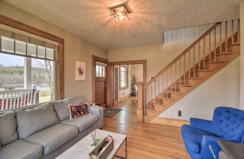 Floyd Casa | Pet-Friendly Floyd House with Porch - In Town!