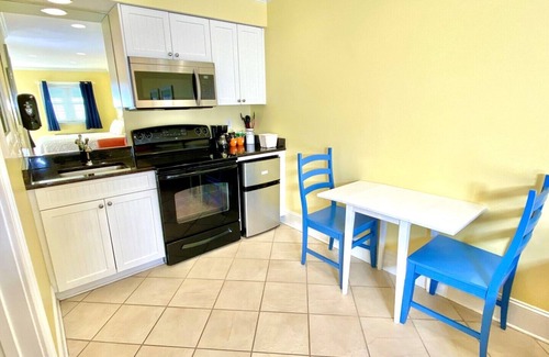 Atlantic Beach Hotel | Pet-friendly, Full Kitchen - 3 Blocks to Beach! Unit 403