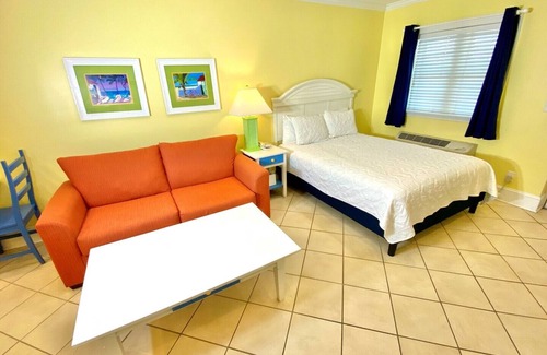 Atlantic Beach Hotel | Pet-friendly, Full Kitchen - 3 Blocks to Beach! Unit 403