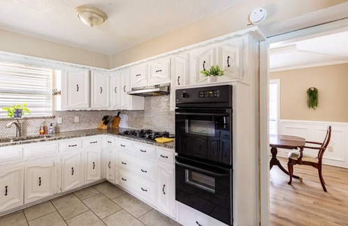 Garland Casa | Casa de 4 dormitorios muy bien actualizada con piscina privada