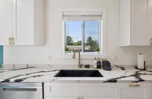 New Baltimore Casa | Pet Friendly, Gated Backyard, Game room, Hot Tub