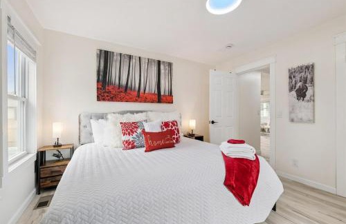 New Baltimore Casa | Pet Friendly, Gated Backyard, Game room, Hot Tub