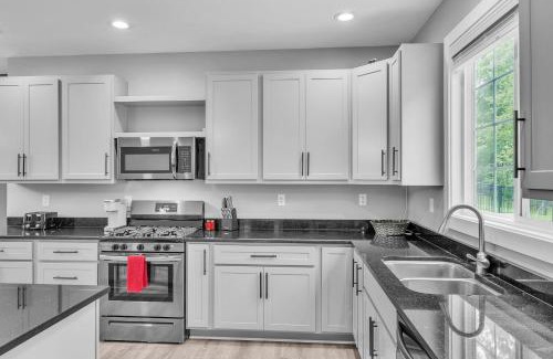 South Bend Casa | Pet-Friendly Getaway with Golf & Private Patio Retreat home