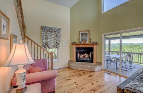 Saluda Casa | Pet-Friendly Getaway With Spectacular Mountain View