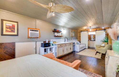 Grove Apartamento | Pet-Friendly Grand Lake Studio with Outdoor Space