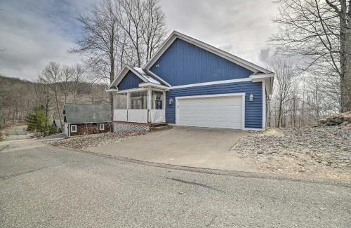 Harbor Springs Casa | Pet-Friendly Harbor Springs Home Hot Tub and Pool!