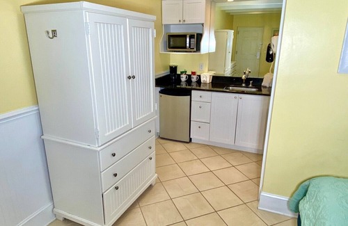 Atlantic Beach Hotel | Pet-friendly, Hidden Gem, 3 Blocks to Beach! Unit 201