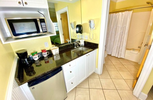 Atlantic Beach Hotel | Pet-friendly, Hidden Gem, 3 Blocks to Beach! Unit 201