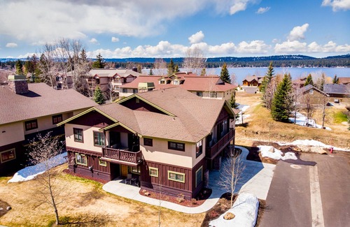 McCall Condominio | Se admiten mascotas en High End Condo, a pasos del lago Payette y del centro de McCall