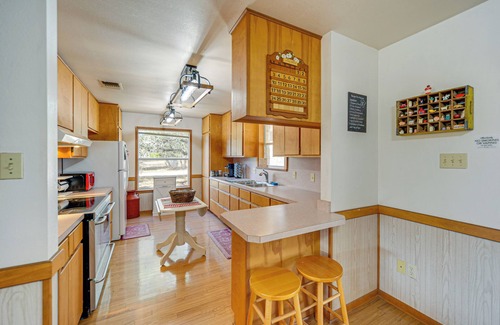 Harper Casa | Pet-Friendly Hill Country Retreat w/ Deck!