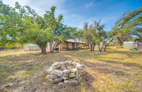 Harper Casa | Pet-Friendly Hill Country Retreat with Deck!