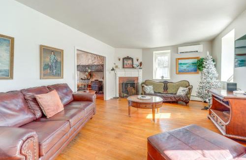 East Stroudsburg Casa | Pet Friendly Historic East Stroudsburg Manor