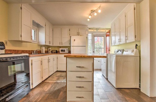 Poquetanuck Casa | Pet-Friendly Historic Preston Home Near Casinos!