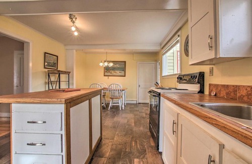 Poquetanuck Casa | Pet-Friendly Historic Preston Home Near Casinos!