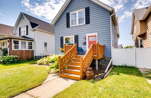 Milwaukee Casa | Pet-Friendly Home - 6 Mi to Downtown Milwaukee!