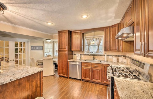 Meadowbrook Casa | Pet-Friendly Home ~ 6 Mi to Downtown Fort Worth!