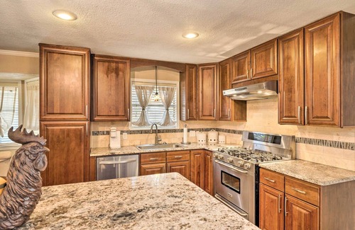 Meadowbrook Casa | Pet-Friendly Home ~ 6 Mi to Downtown Fort Worth!