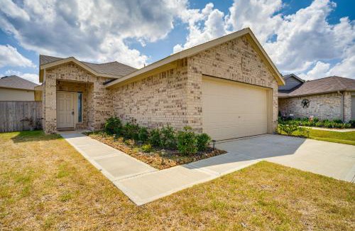 New Caney Casa | Pet-Friendly Home about 4 Mi to Big Rivers Water Park!
