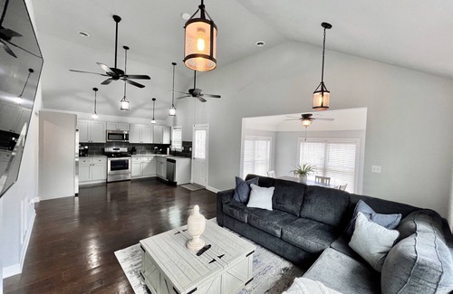 Mayhew Casa | Pet Friendly Home Close To Lake Norman 3BR/2BA Newly Renovated MUST SEE!!!