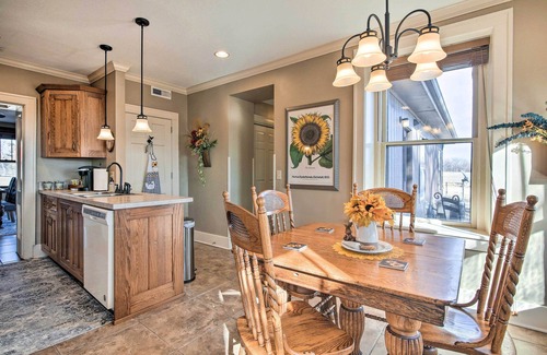 Manhattan Cabaña | Pet-friendly Home: Grill & Fire Pit in Manhattan