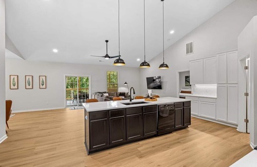 Mauldin Casa | Pet friendly home in heart of Mauldin. Bicycles provided, close to restaurants