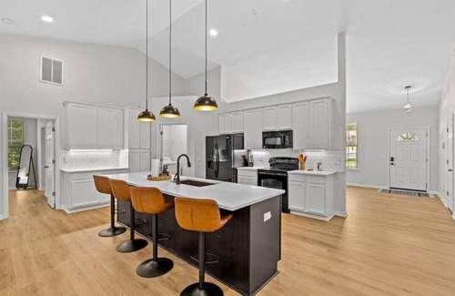 Mauldin Casa | Pet friendly home in heart of Mauldin. Bicycles provided, close to restaurants