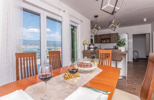 Silo Casa | Bonita casa en Malinska con cocina